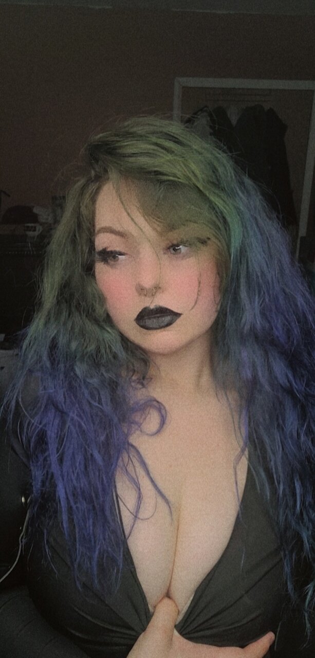 Maddiemoon (@maddiemoon), OnlyFans creator