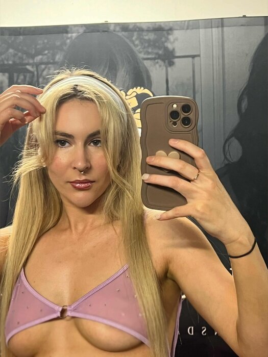 Maggierose0 (@maggierose0), OnlyFans creator