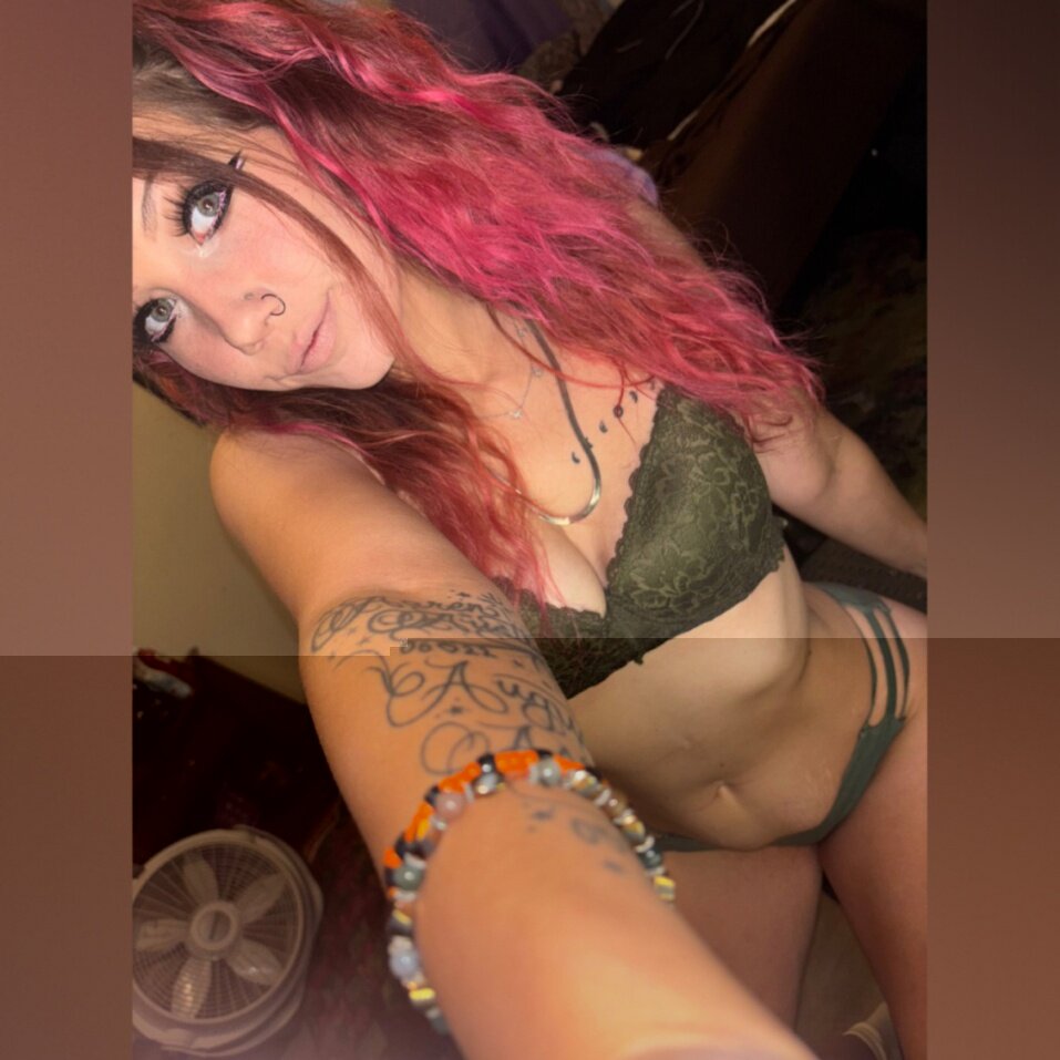 Makeitraynie (@makeitraynie), OnlyFans creator