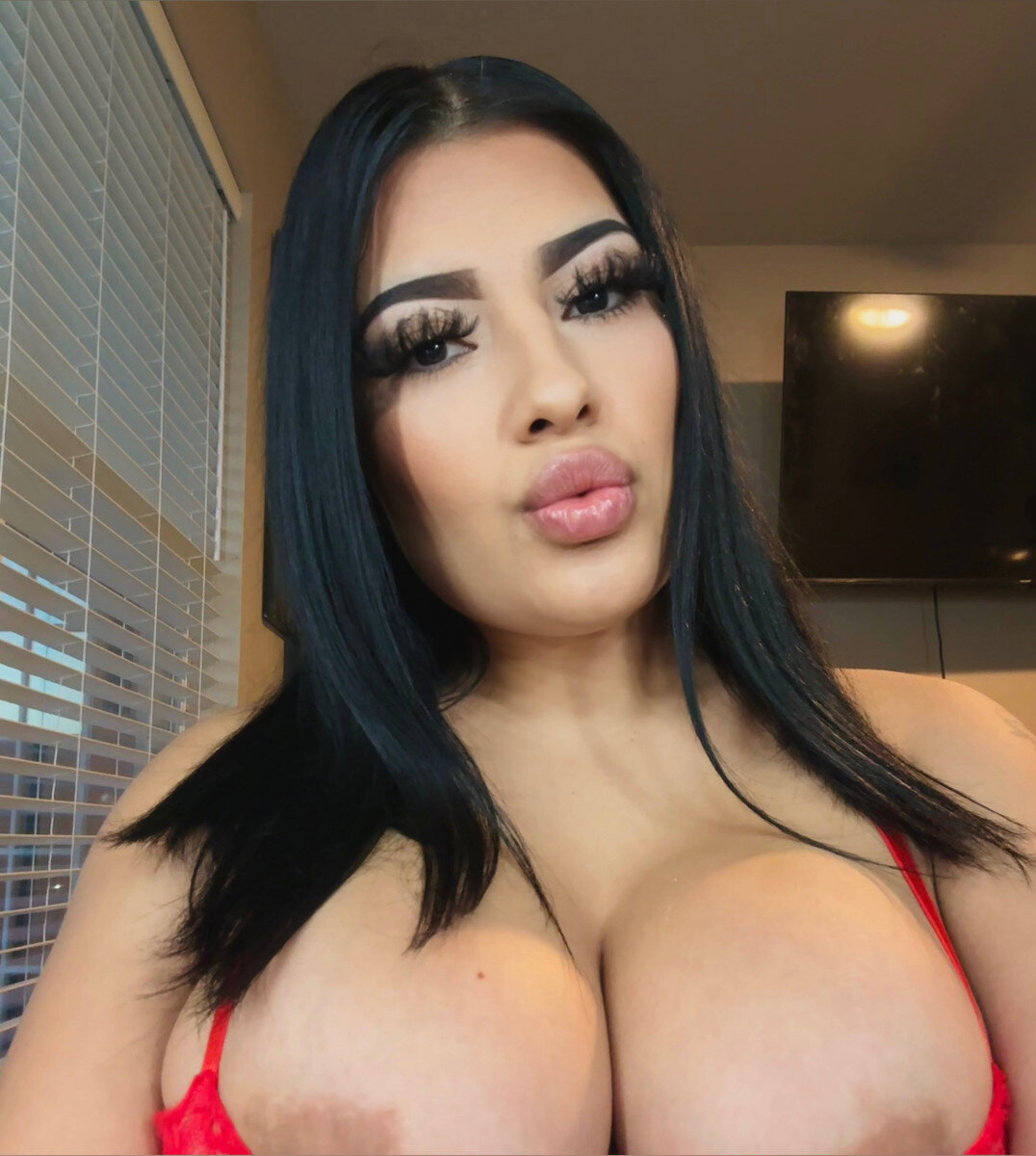 Mamacitariss (@mamacitariss), OnlyFans creator
