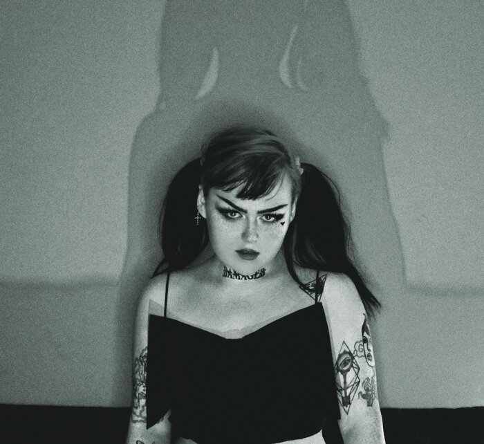 Manicfoxymoron (@manicfoxymoron), OnlyFans creator