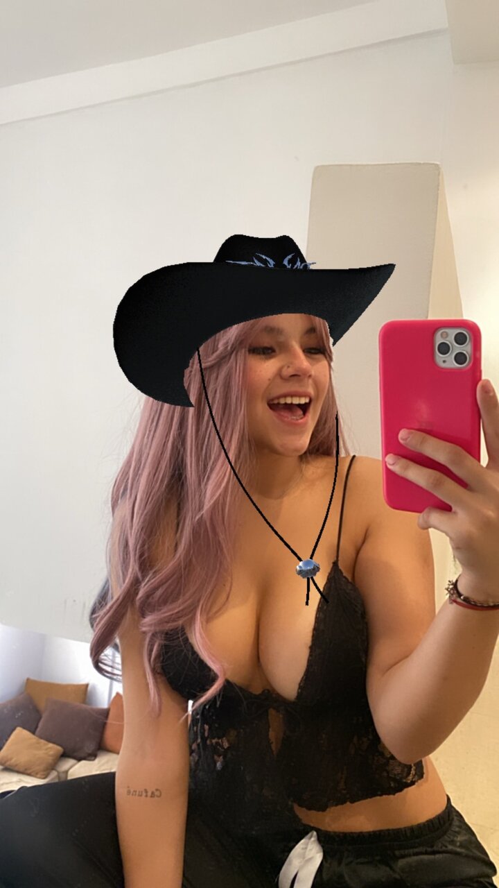 Mariaquepeo13 (@mariaquepeo13), OnlyFans creator
