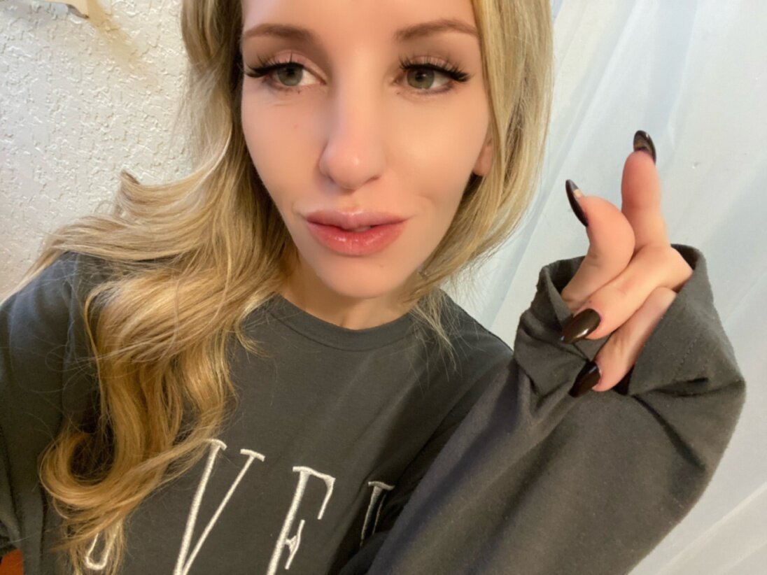 Marilynroe23 (@marilynroe23), OnlyFans creator