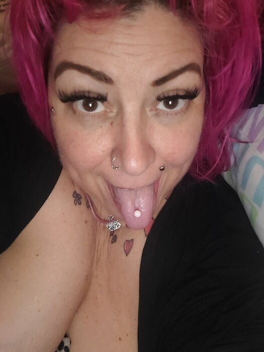 Marshmallow100 (@marshmallow100), OnlyFans creator