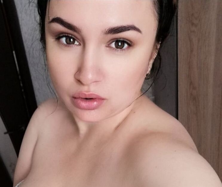 Masha (@mashacurvy), OnlyFans creator