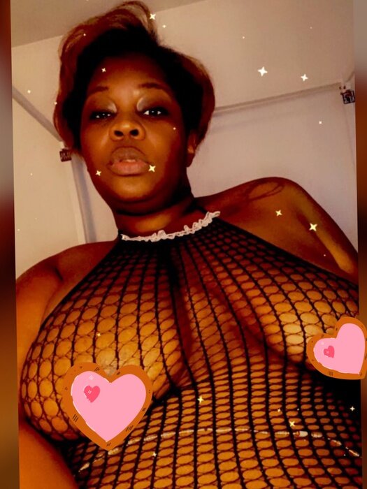 Maskedmommie (@masked_mommie), OnlyFans creator