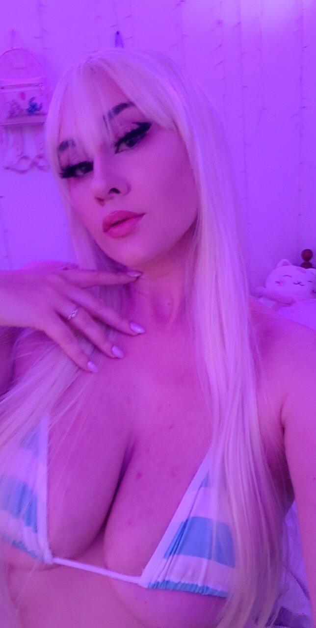 Amber (@maskedwaifu), OnlyFans creator