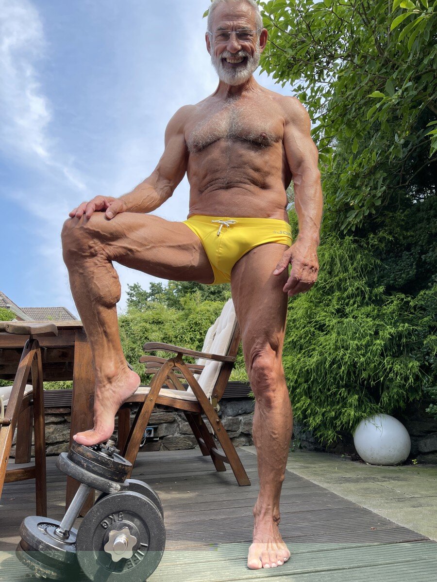 Maturemuscledaddy (@maturemuscledaddy), OnlyFans creator