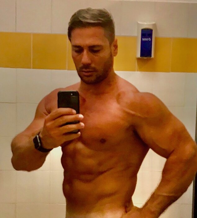 Maxflexmuscle (@maxflexmuscle), OnlyFans creator