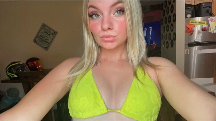 Mckenziebb (@mckenziebb), OnlyFans creator