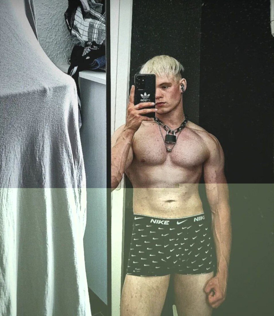 Mebutnaked (@me_but_naked), OnlyFans creator