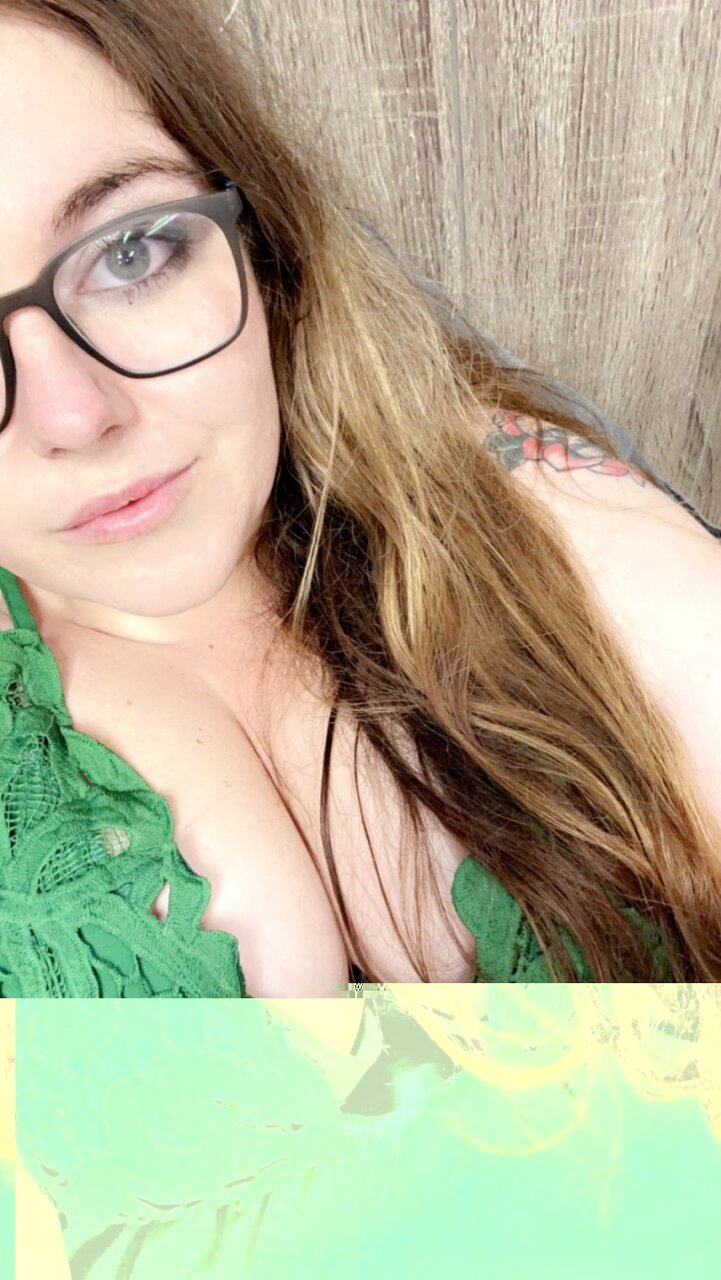 Meggielovezz2 (@meggie_lovezz2), OnlyFans creator