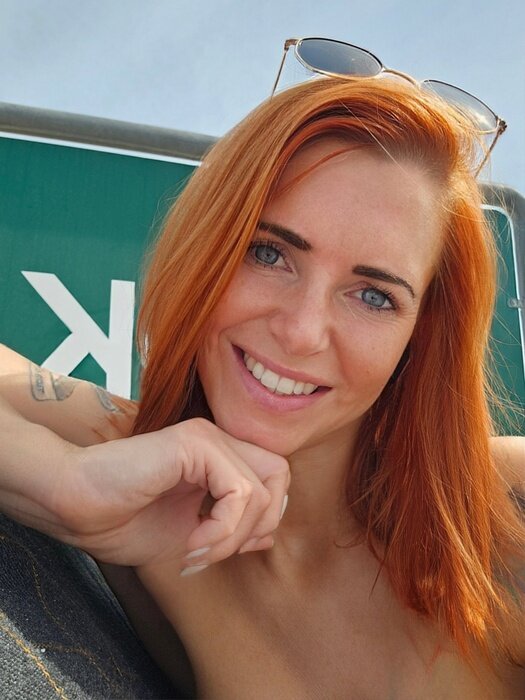 Mellla89 (@mellla89), OnlyFans creator