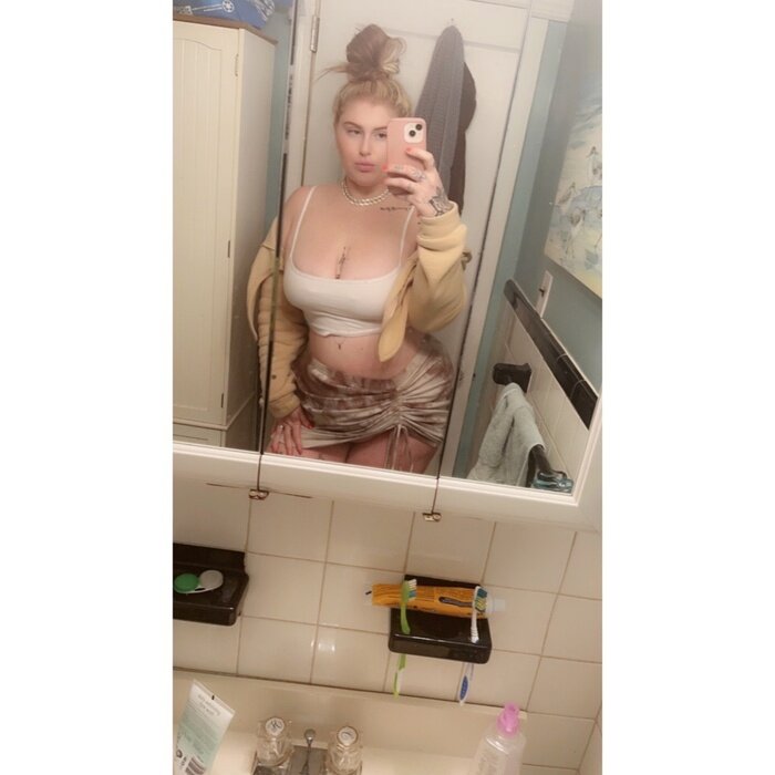 Melllatonin (@melllatonin), OnlyFans creator