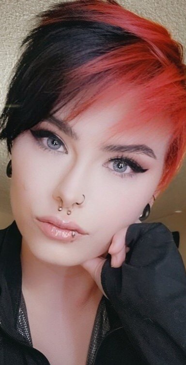 Merezombehqueen (@merezombehqueen), OnlyFans creator