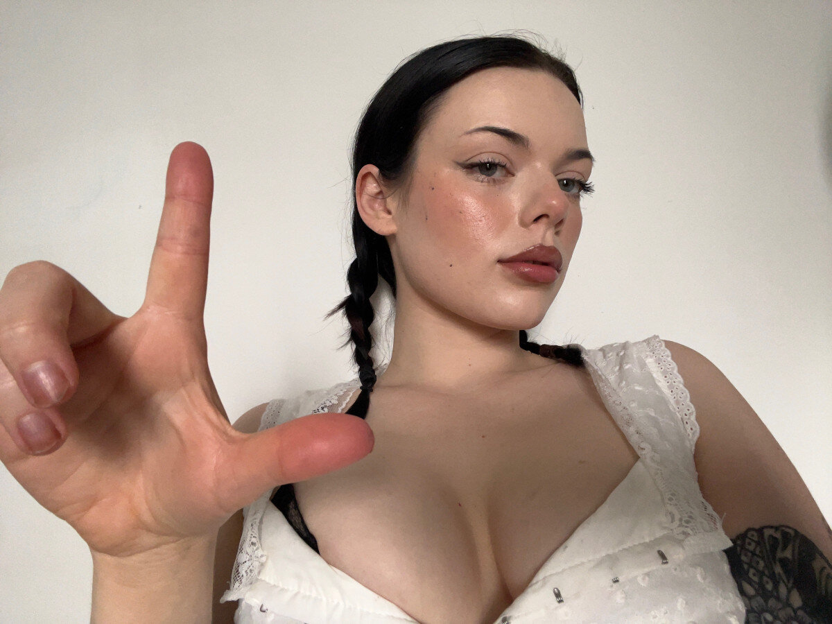 Miac3mmings3 (@miac3mmings3), OnlyFans creator