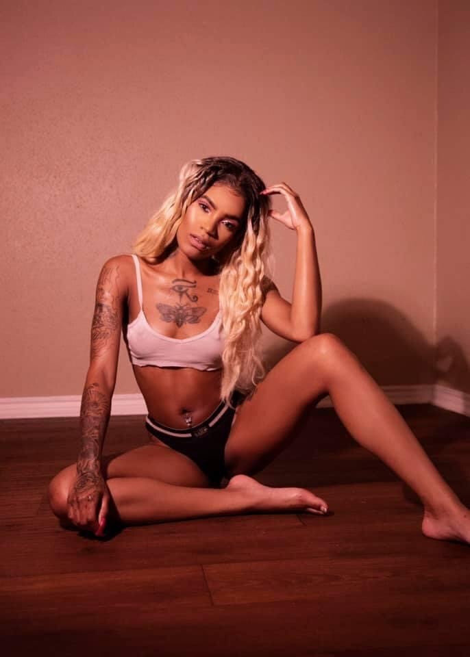 Miaeliani (@miaeliani), OnlyFans creator
