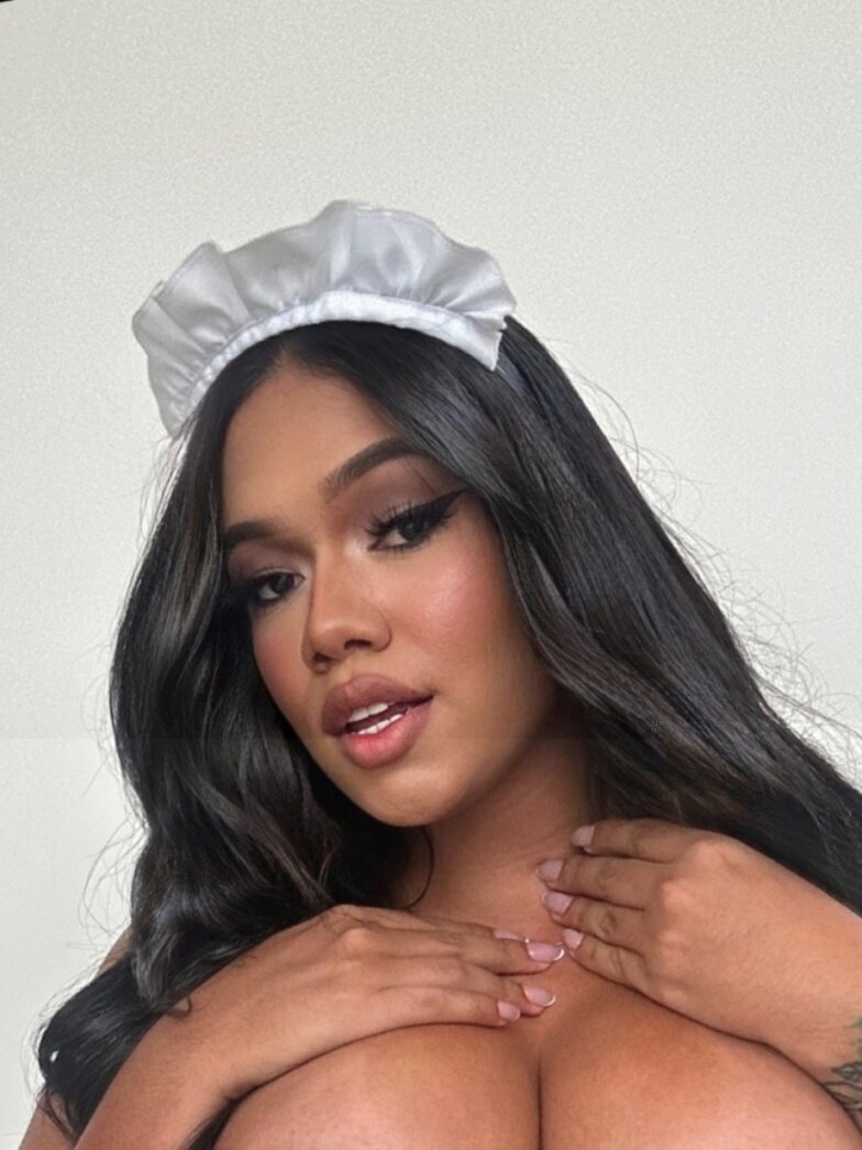Miah Catalina (@miahcatalinaa), OnlyFans creator