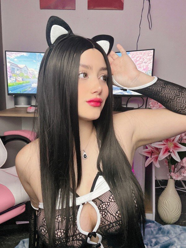 Mialeonofficial (@mialeonofficial), OnlyFans creator