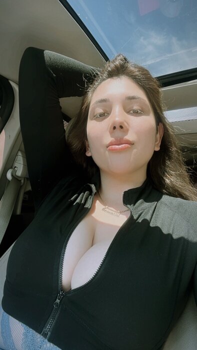 Miamorlozanofree (@miamorlozanofree), OnlyFans creator