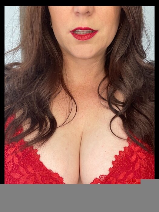 Miaslittlesecret (@mias.little.secret), OnlyFans creator