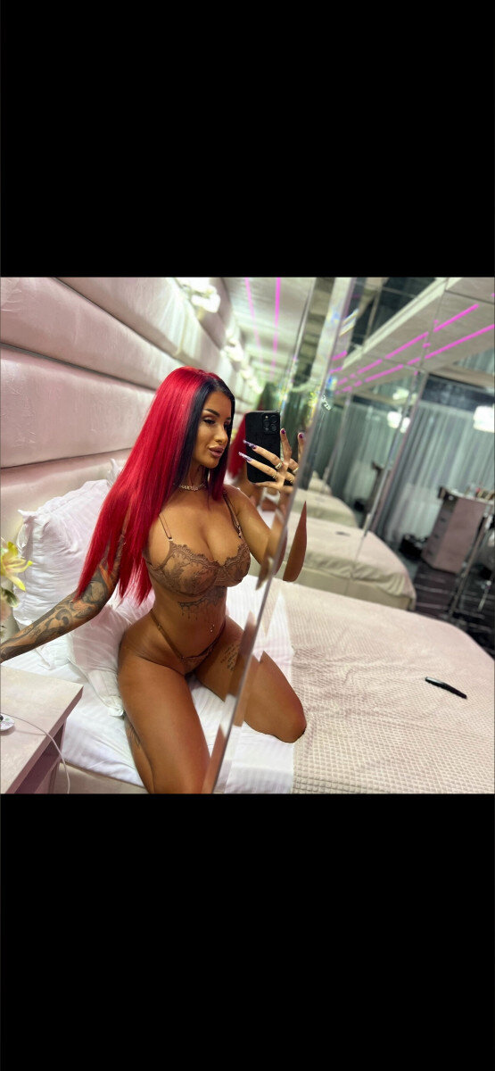 Mia (@miavoss), OnlyFans creator