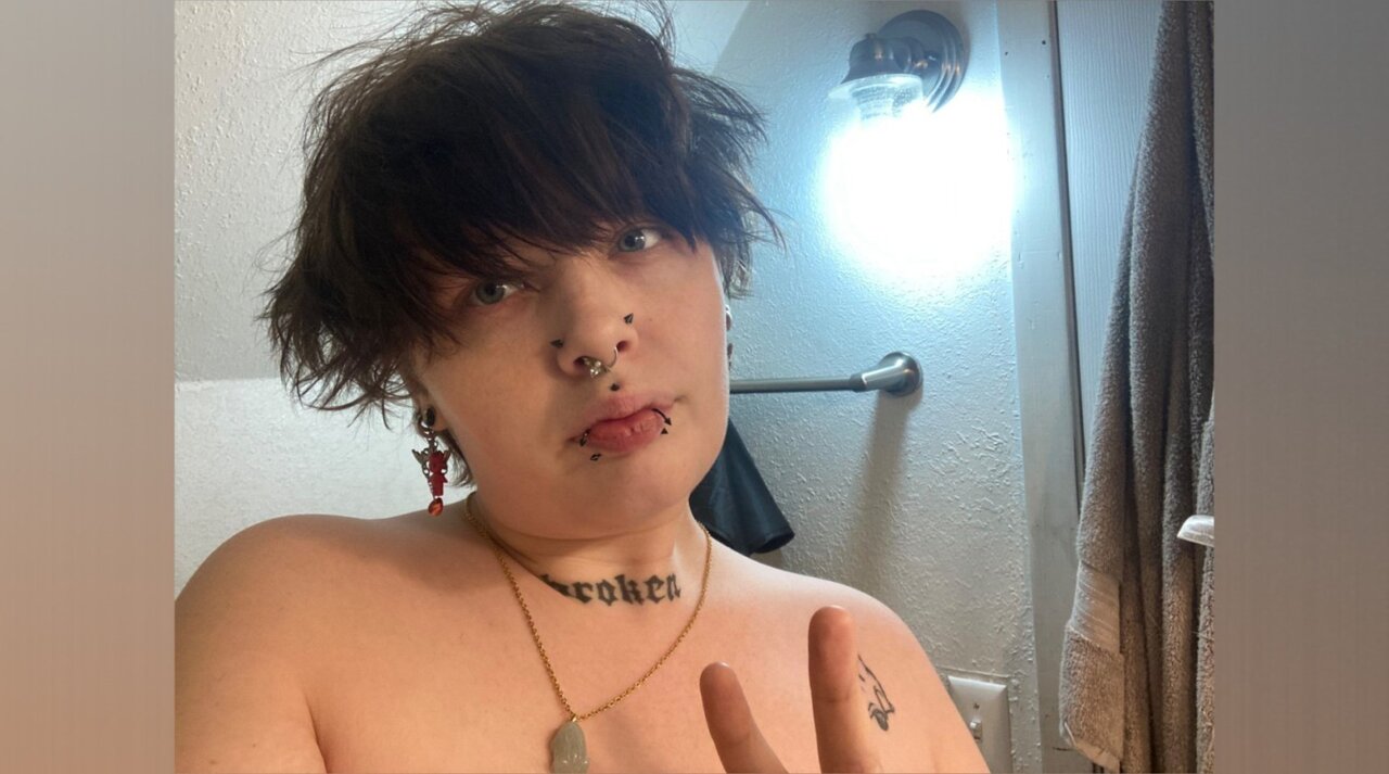 Midnighttsaurus (@midnighttsaurus), OnlyFans creator
