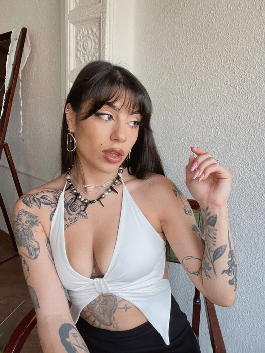 Mightbeadriana (@mightbeadriana), OnlyFans creator