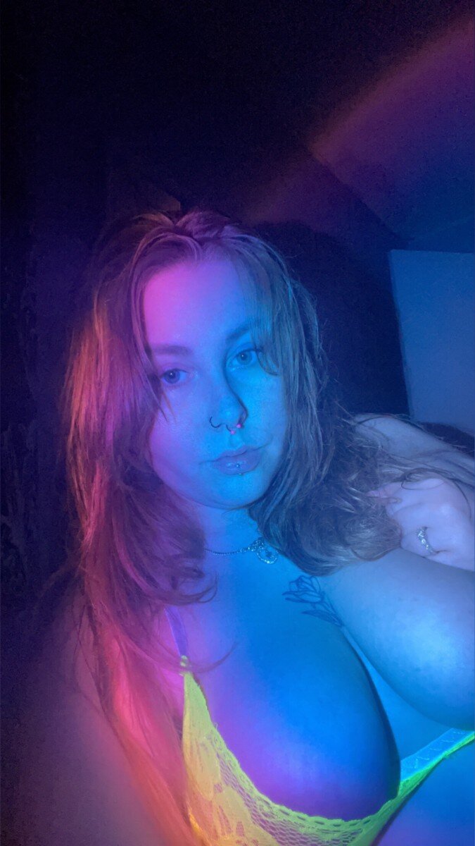 Mikaylashilyn22 (@mikaylashilyn22), OnlyFans creator