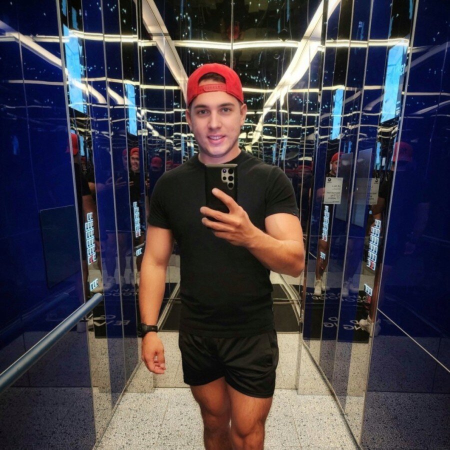 Mikeymuscleboy14 (@mikeymuscleboy14), OnlyFans creator