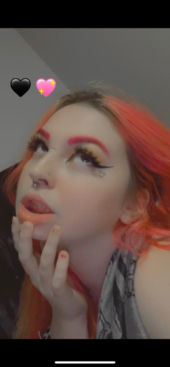 Mikikitty19 (@mikikitty19), OnlyFans creator