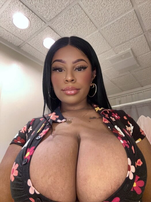 Milangirlie (@milangirlie), OnlyFans creator