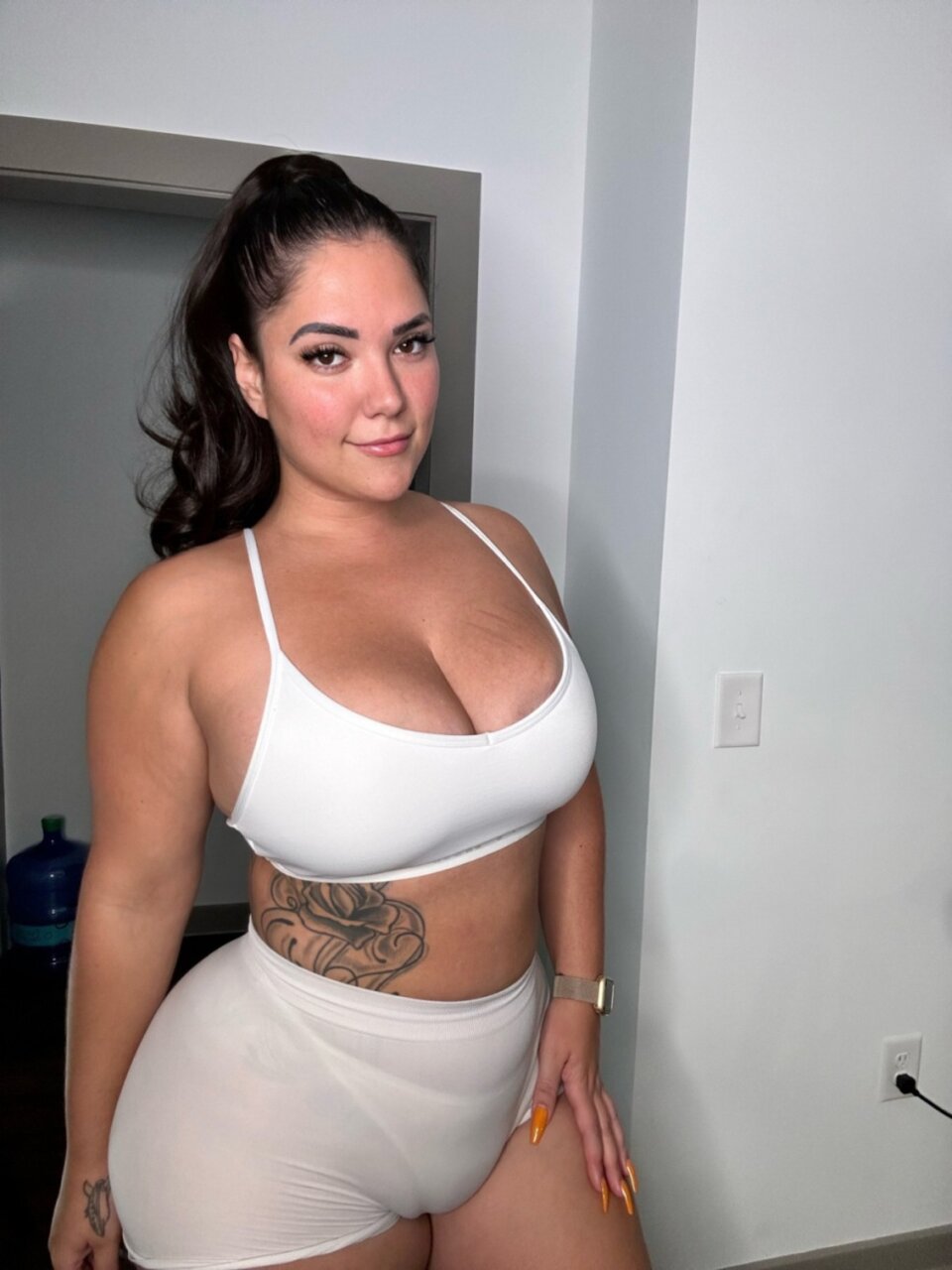 Mila Valentina (@milavalentina), OnlyFans creator