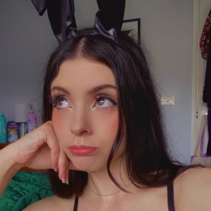 Minacakes1212 (@minacakes1212), OnlyFans creator