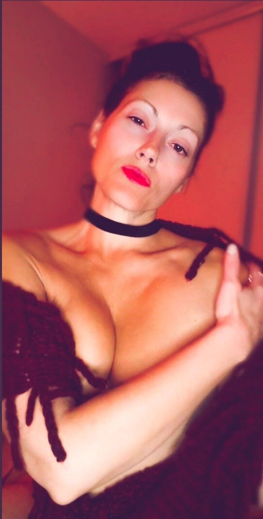Mintpleasures (@mintpleasures), OnlyFans creator