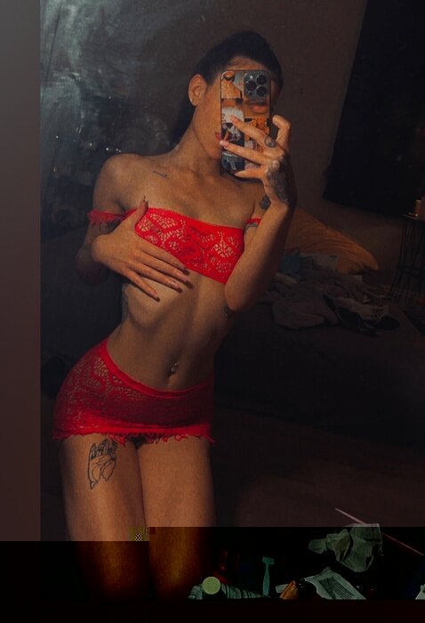 Mirandaakarinnee (@mirandaakarinnee), OnlyFans creator