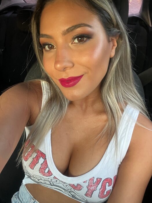 Miranda (@mirandaalatinaa), OnlyFans creator
