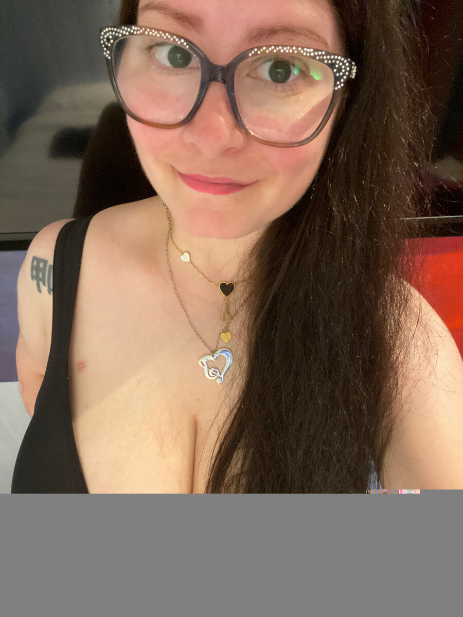 roxana (@misakirox), OnlyFans creator
