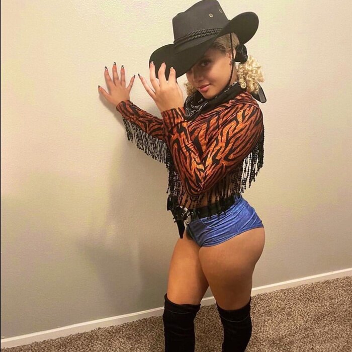 Misshoneybun (@miss_honeybun), OnlyFans creator