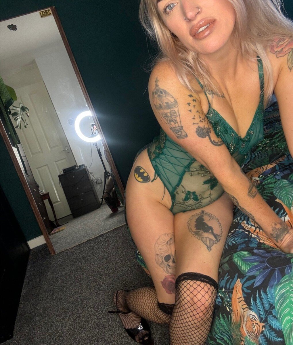 Missivyquinn (@miss_ivy-quinn), OnlyFans creator