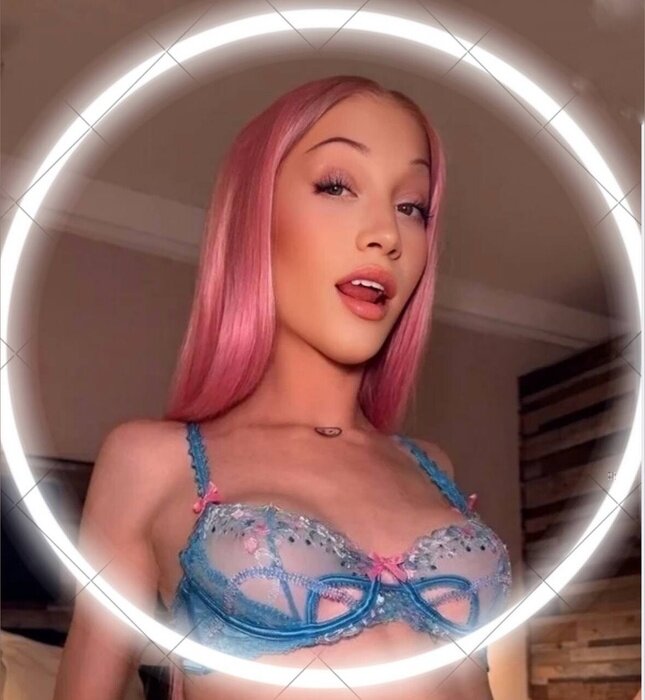 Bella (@missbellasky), OnlyFans creator