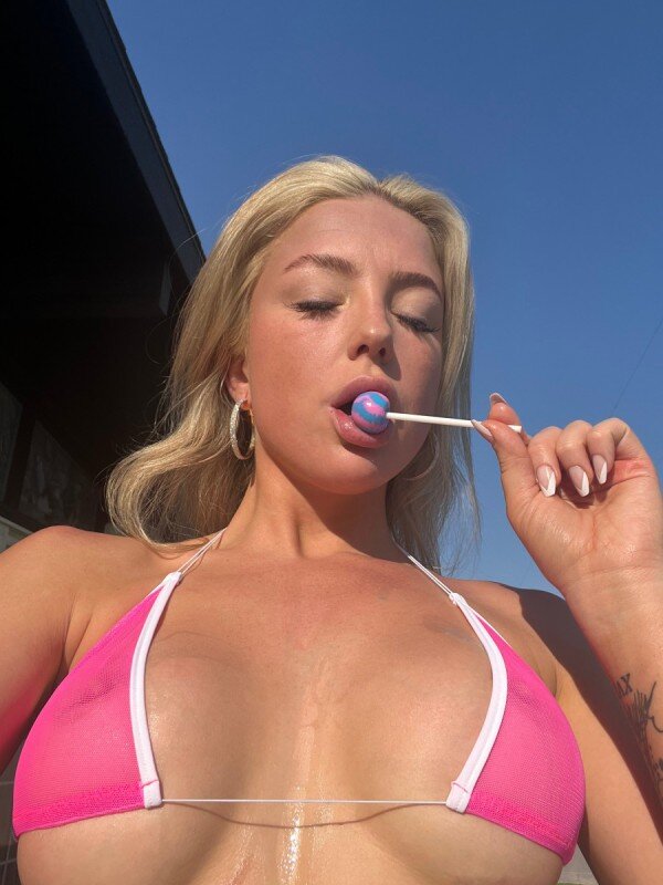Missbrooks01 (@missbrooks01), OnlyFans creator