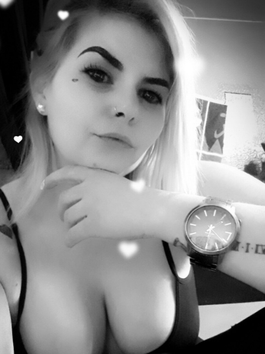 Misscharlienapoleon (@misscharlienapoleon), OnlyFans creator