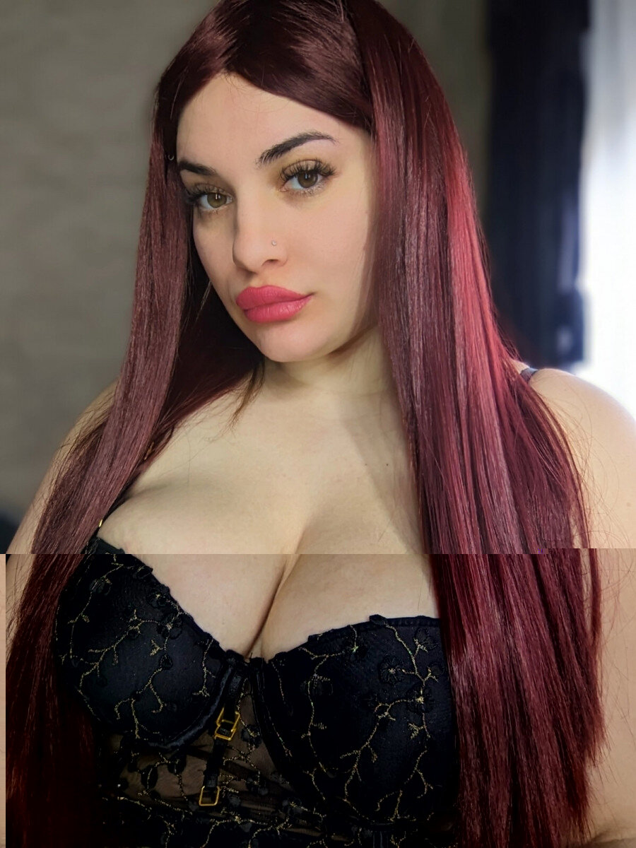 Misschiarax (@misschiarax), OnlyFans creator