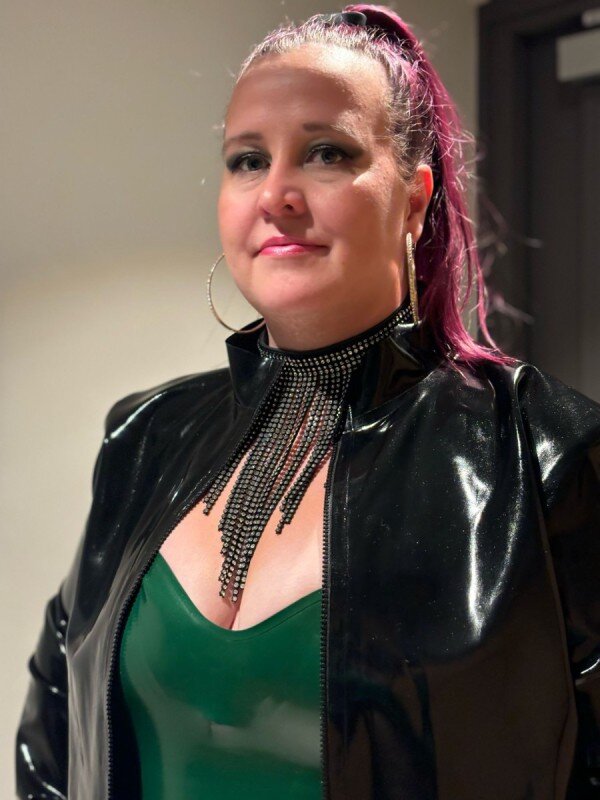 Misslatexangel (@misslatexangel), OnlyFans creator