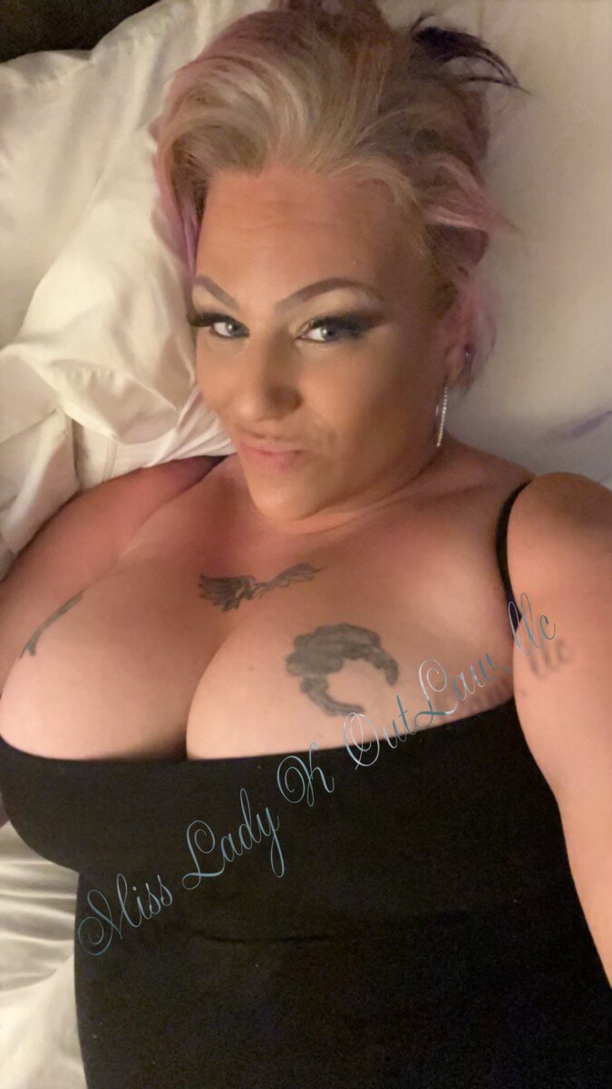 Missoutlawakaladyk (@missoutlawakaladyk), OnlyFans creator