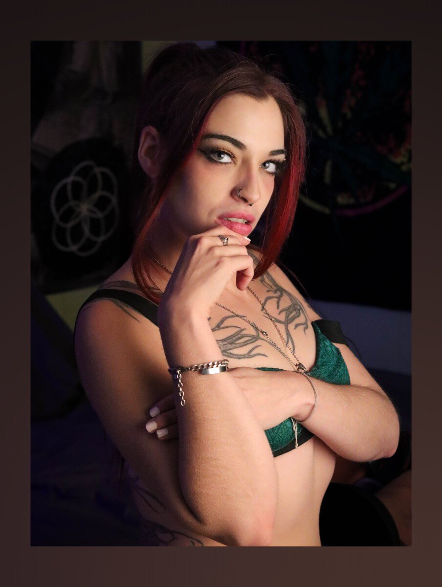 Misspoon69 (@misspoon69), OnlyFans creator