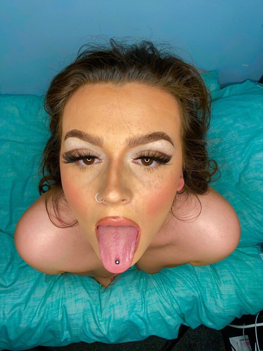 Missscarlettfoxx (@missscarlettfoxx), OnlyFans creator