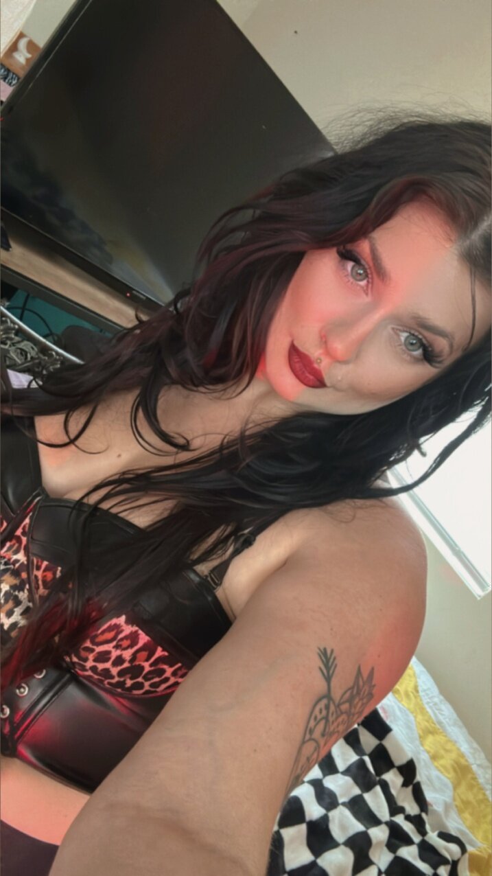 Mistresscharlottex (@mistresscharlottex), OnlyFans creator