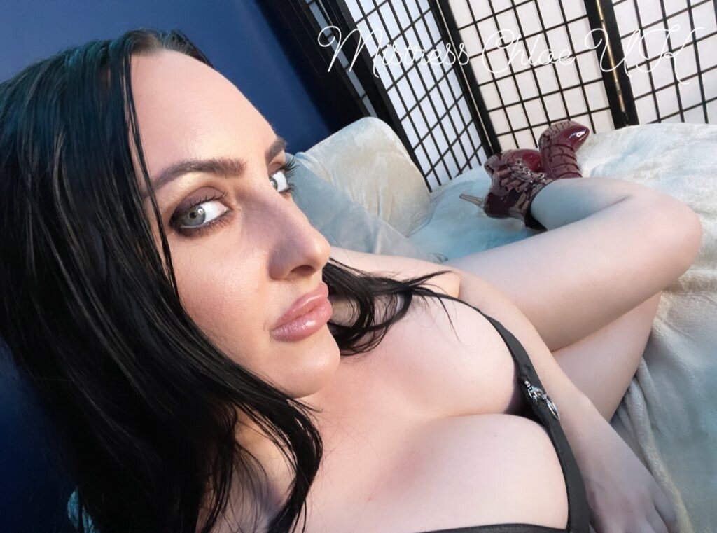 Mistresschloeuk (@mistresschloeuk), OnlyFans creator